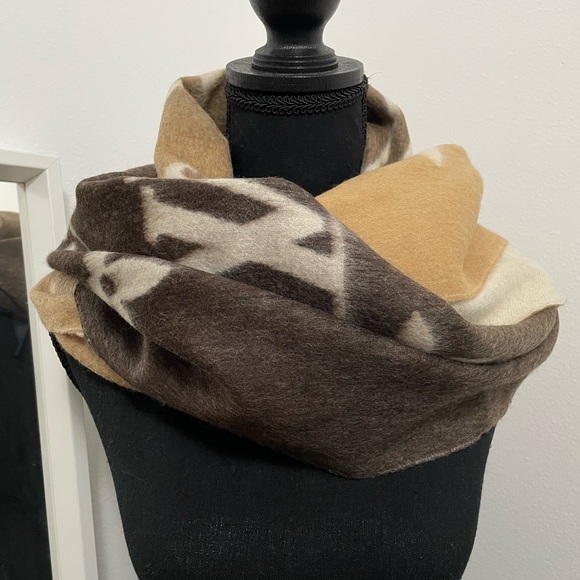LV 100% cashmere scarf - Picture 3 of 4